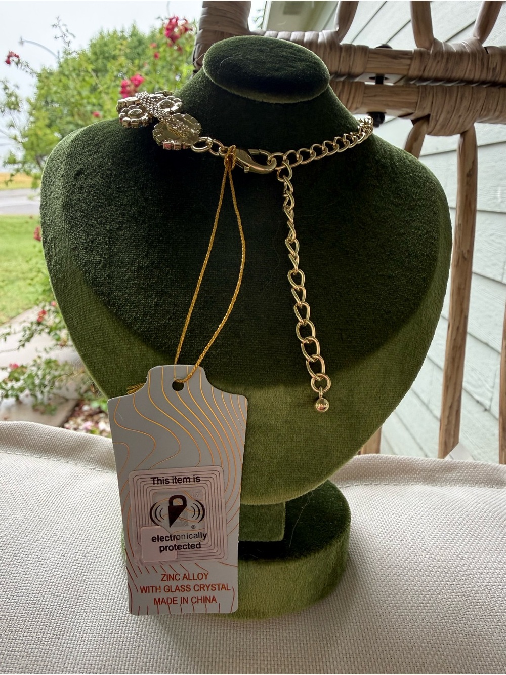 Eye candy Gold Multicolor Crystal Necklace with Pink, Blue & Green Stones - Picture 4 of 7